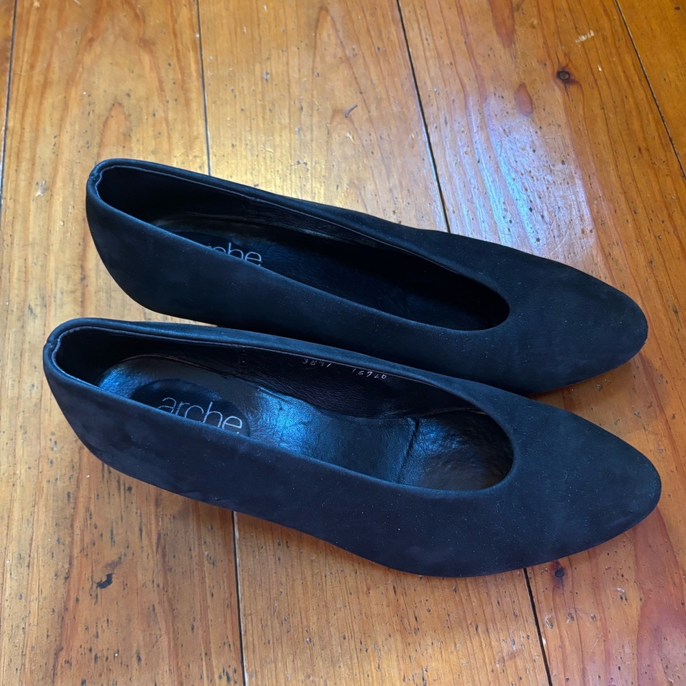 ARCHE Suede Kitten Heels